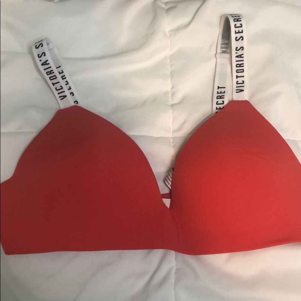 victoria’s secret bra!